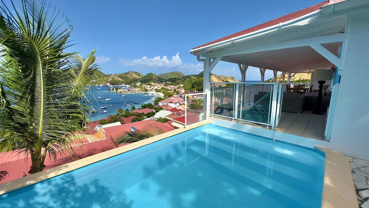 Piscine et terrasse